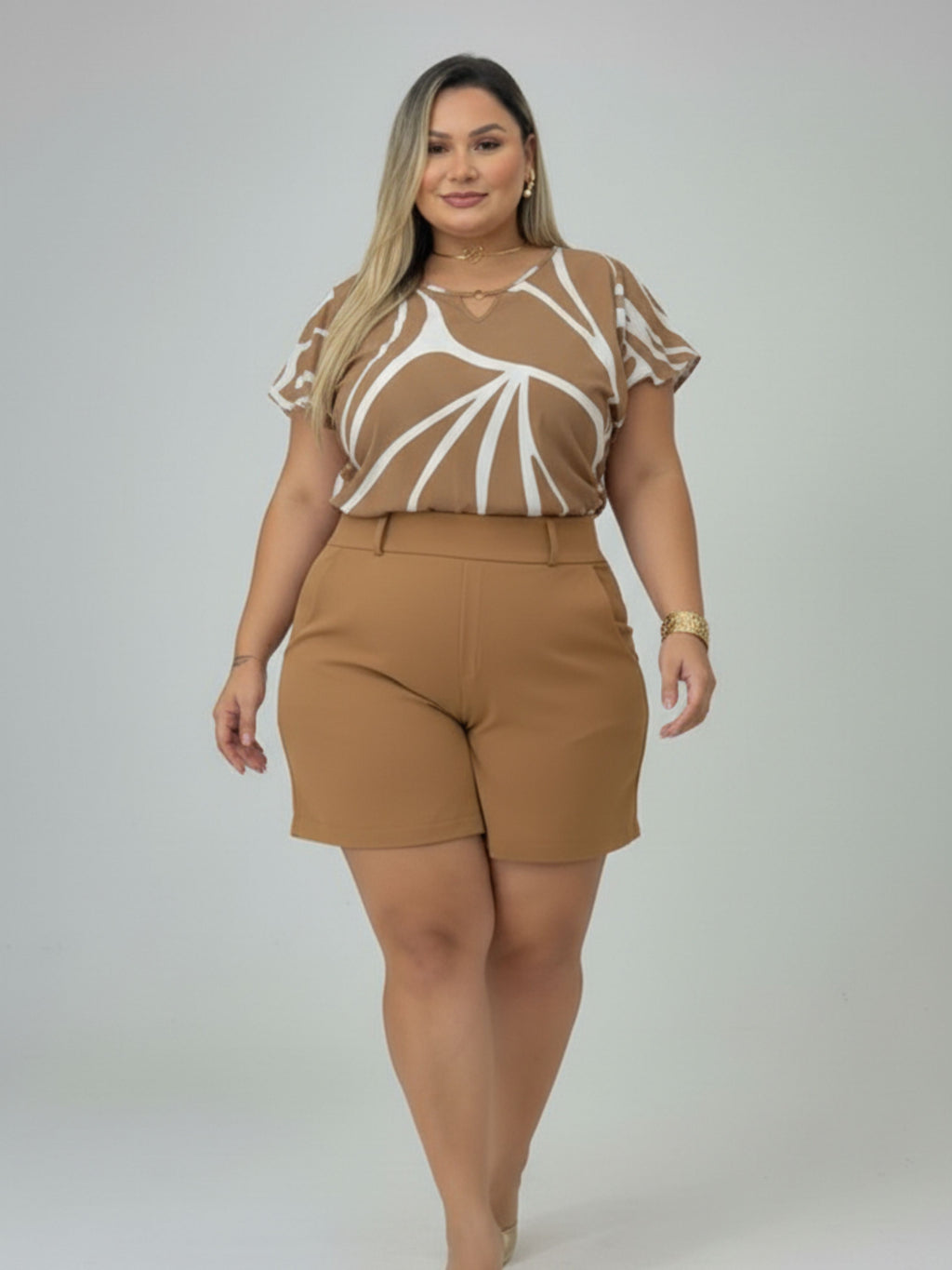 Blusa Gola V com Fivela