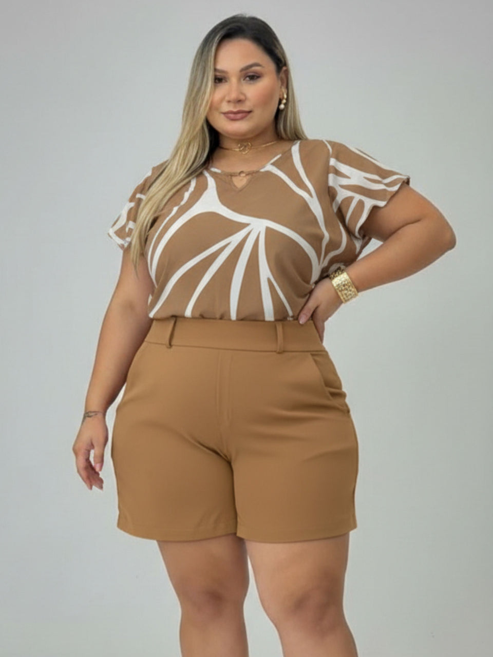 Blusa Gola V com Fivela